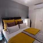 Mark'S Place Luxury Apartment With Free Private Garage 아파트