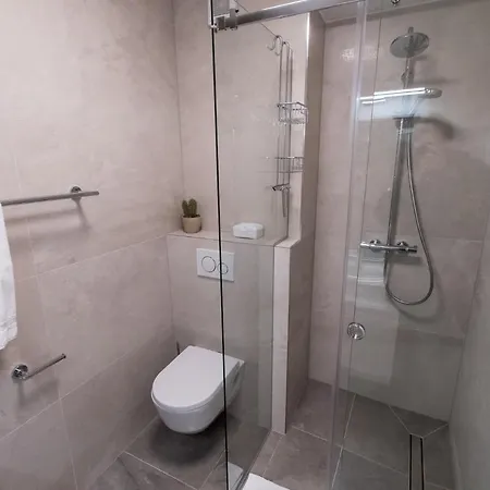 Mark's Place Luxury With Free Private Garage Apartment