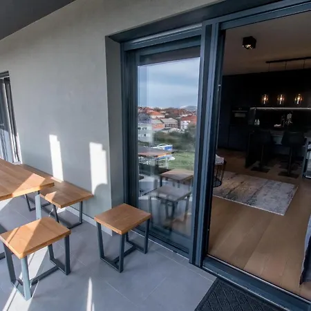 Mark'S Place Luxury Apartment With Free Private Garage Apartmán *