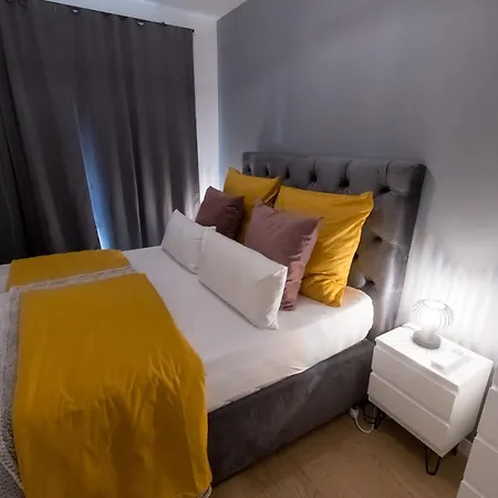 Mark's Place Luxury With Free Private Garage Apartment