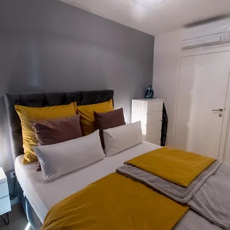 Mark's Place Luxury With Free Private Garage Apartment